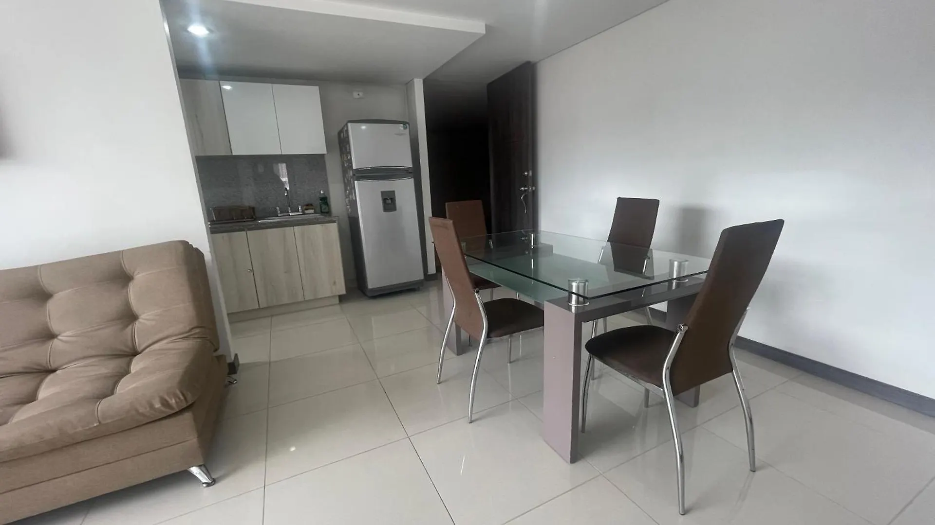 Apartamento Relajante, Amplio, Moderno E Iluminado, Sabaneta, Medellin , 3 Alcobas 0*, Sabaneta